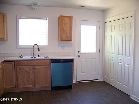 3rd image of 3804 Guardian Ave #28