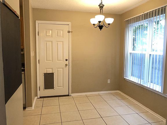 4th image of 728 Brook Meadow Ln