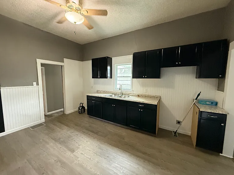 208 Sherman St — Photo 2