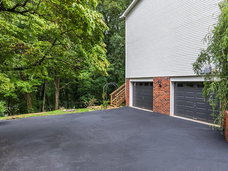 7830 Cove Ridge Dr — Photo 37