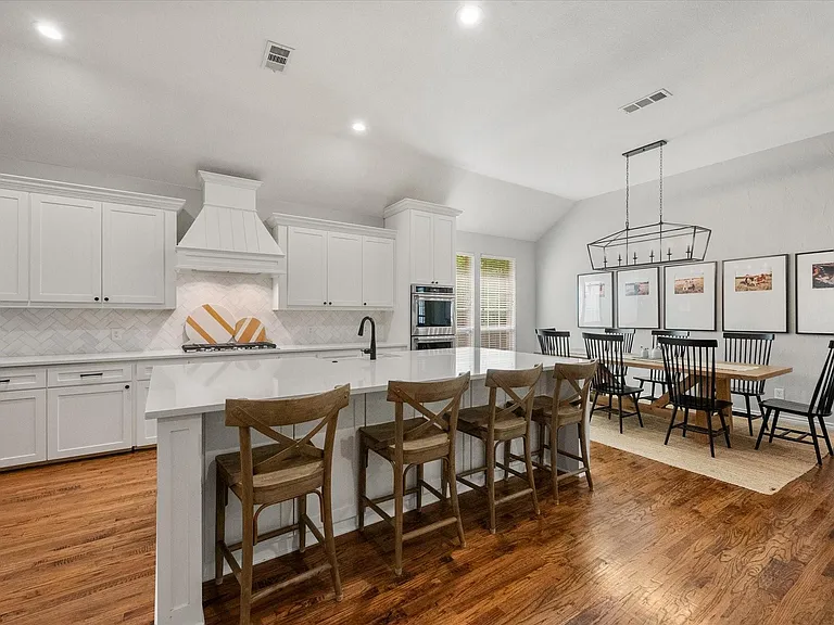 1702 Forest Bend Ln — Photo 14