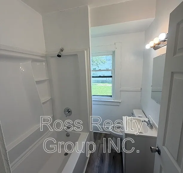 2752 Monroe St — Photo 6