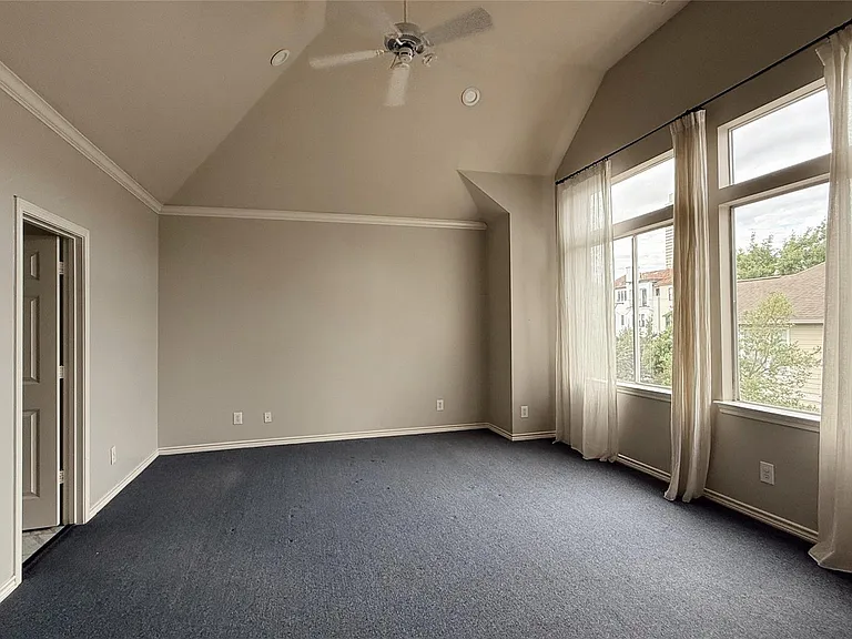 1107 Marconi St #B — Photo 8