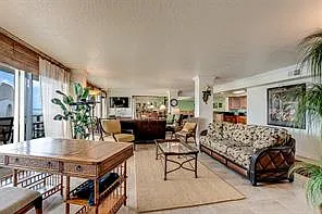 3 bed 3 bath Penthouse — Photo 4