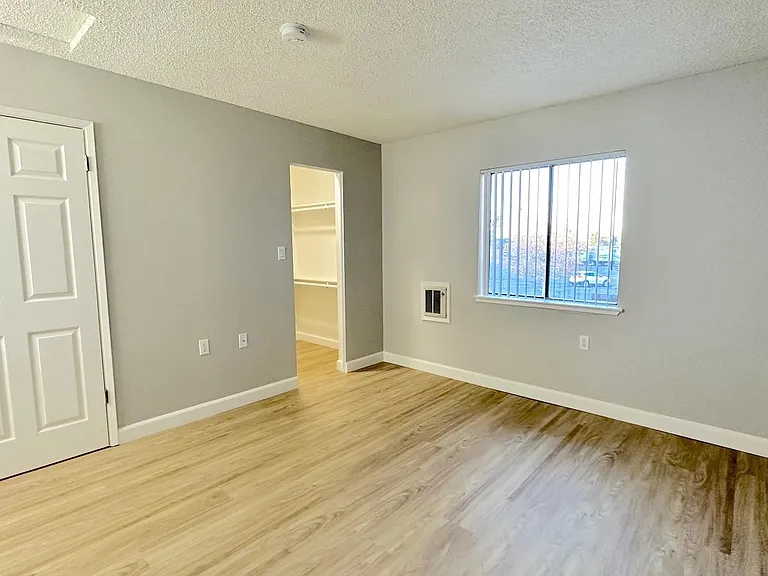 2464 Wrondel Way #E-F — Photo 8