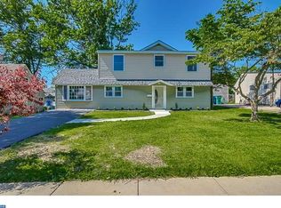 327 Holly Dr, Levittown, PA