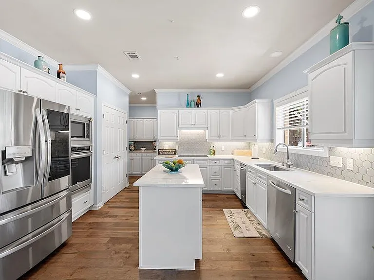 1207 Lakeway Dr — Photo 10