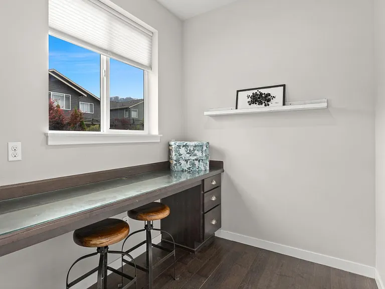303 Vaughan Blvd NE — Photo 20