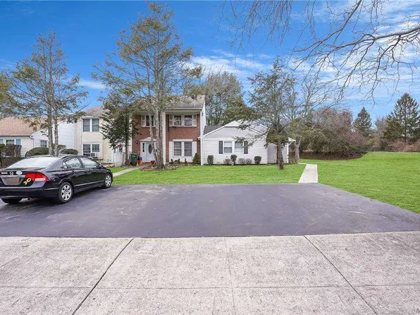 10 Gettysburg Ct, Coram, NY 11727