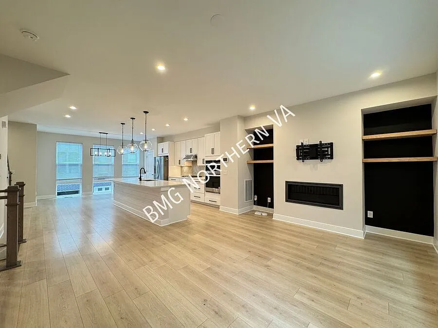 3 Bedroom, 3.5 Bath Modern Arlington Living with Rooftop Deck and Designer Finishes — Photo 2