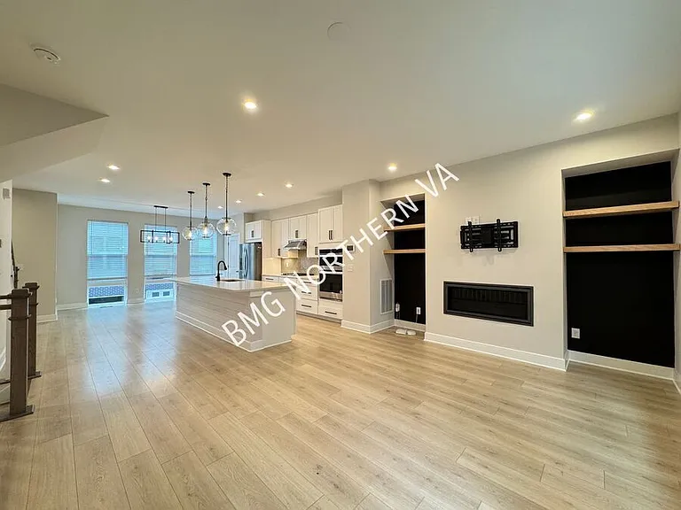 1021 S Taylor Ct — Photo 2