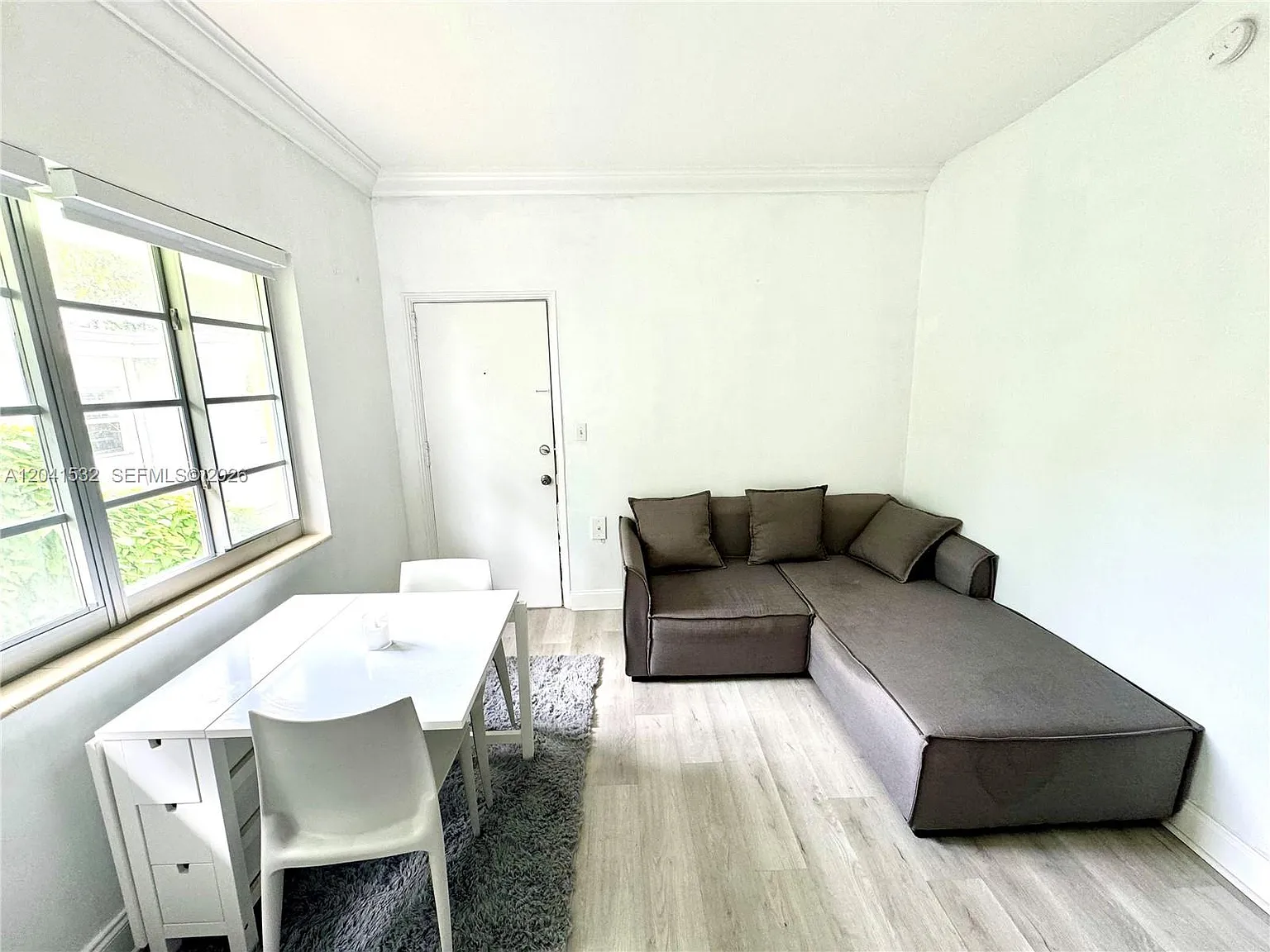 Meridian Park Condo — Photo 4