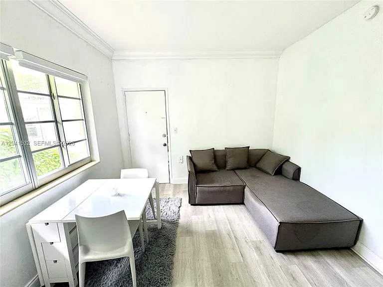 1341 Meridian Ave #204 — Photo 4