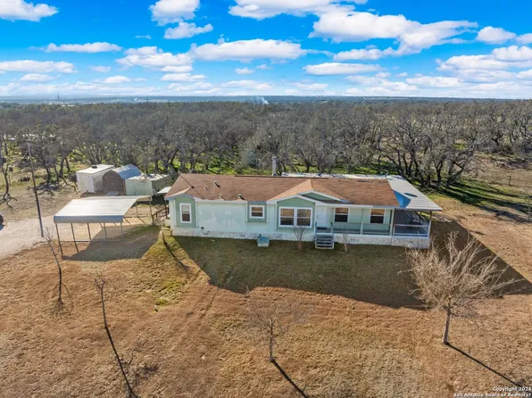 137 N Kroll Rd, Harper, TX 78631