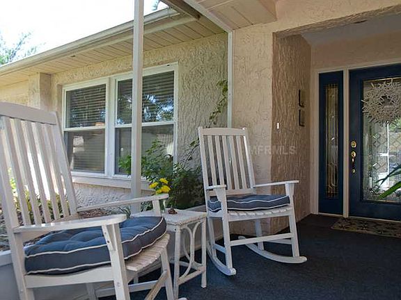 3rd image of 1666 Glengarry Dr