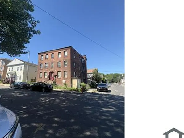 90 West St #2L, Chicopee, MA 01013