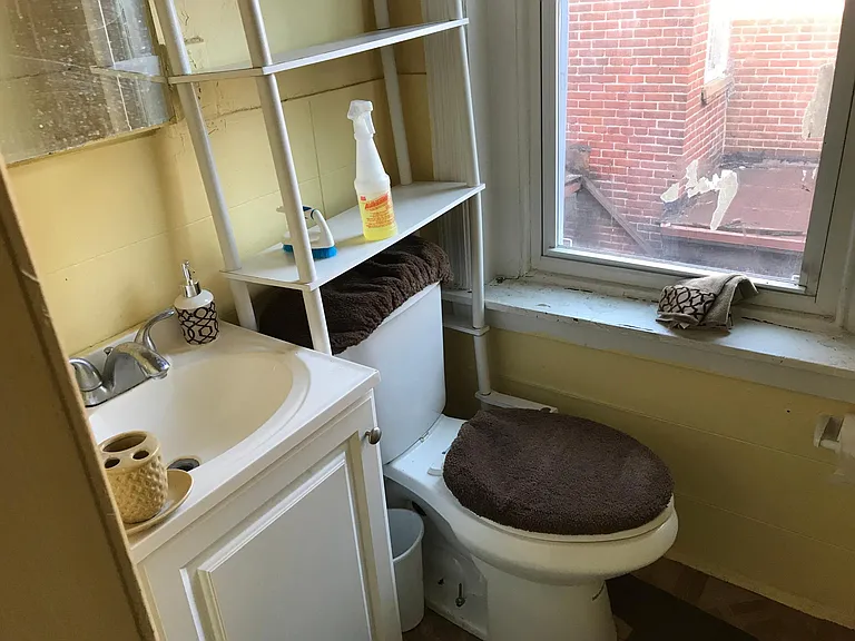 23 E 18th St — Photo 9