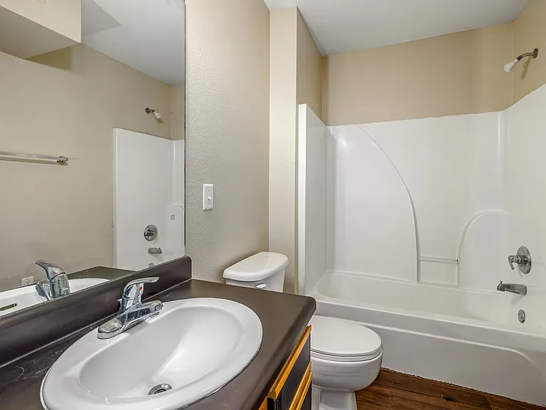 Mountain View Apartments — Photo 11