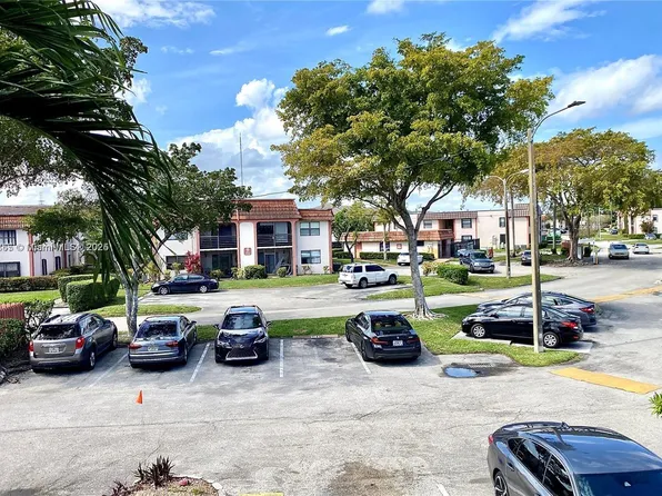 880 NE 207th Ter #20210, Miami, FL 33179