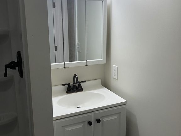 5th image of 642 High St APT 3