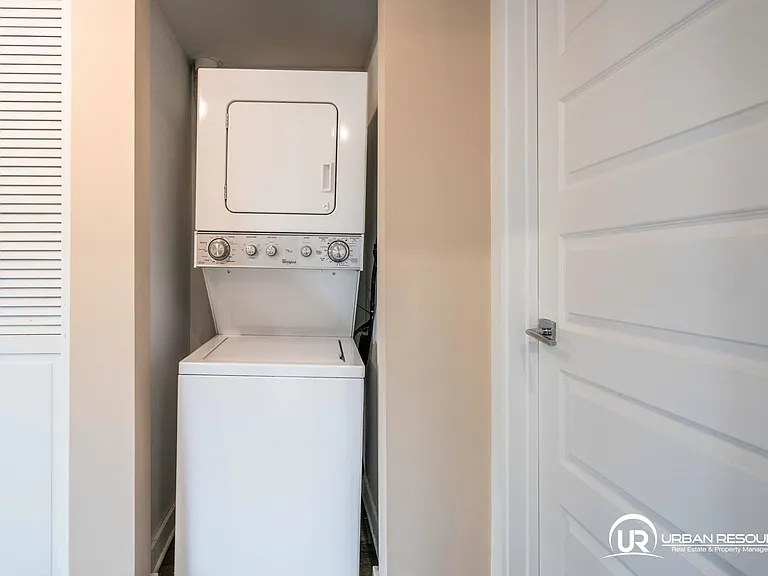 2412 NE 26th St #7 — Photo 7