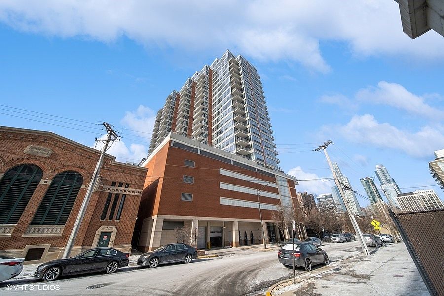 1st image of 1600 S Prairie Ave Unit 801