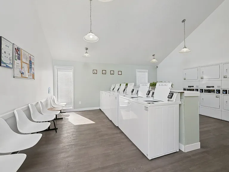 Barrington Square Apartments — Photo 10