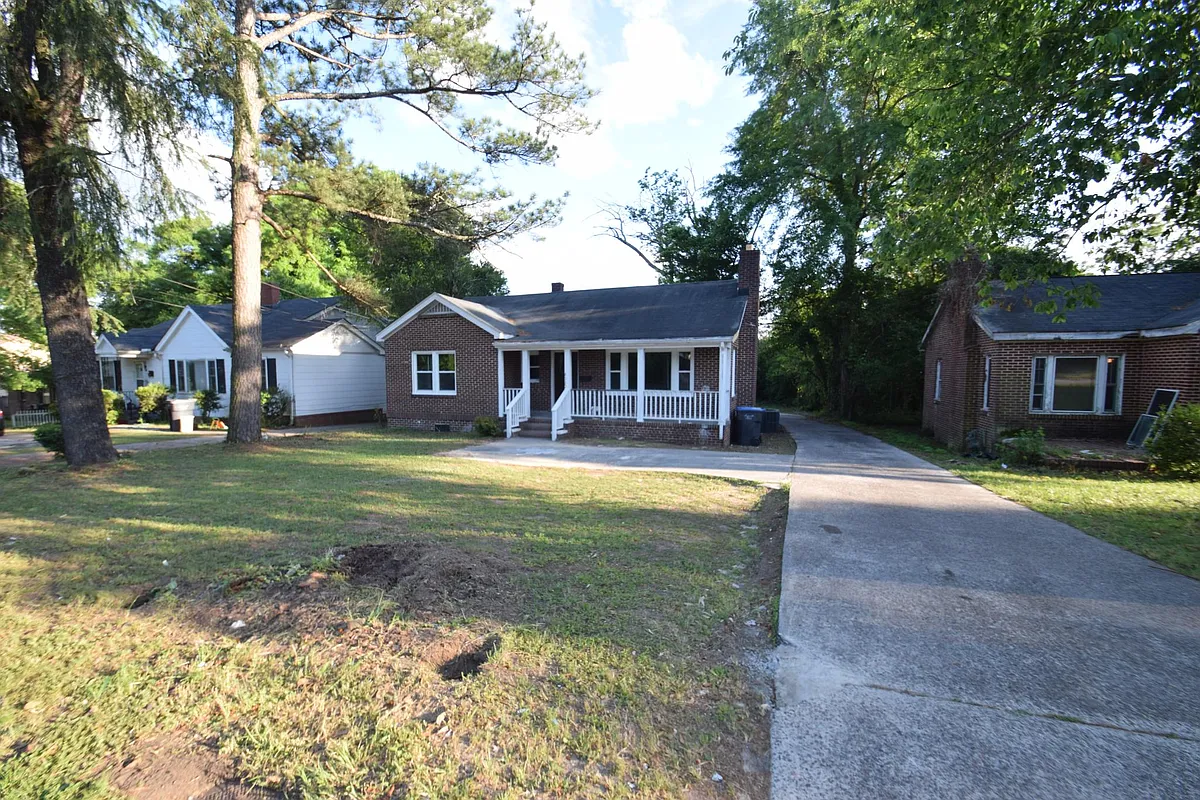 Building Photo - 2020 Wrightsboro Rd
