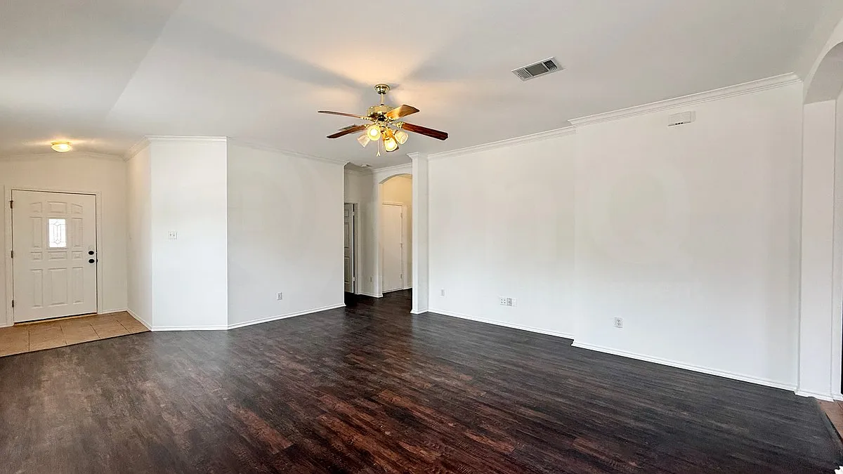 3 bed, 2.0 bath, 1791 sqft, $2,000 — Photo 3