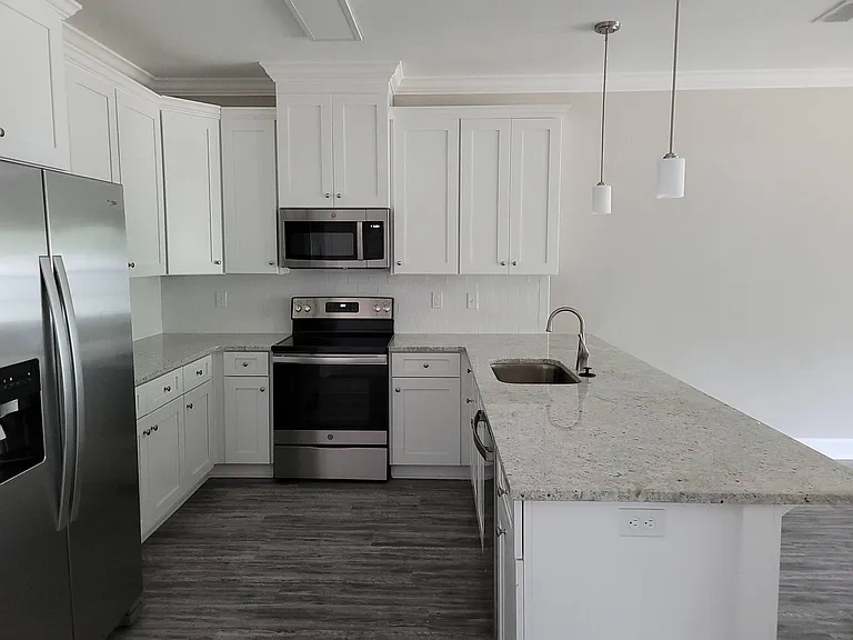 29 Commodore Pl — Photo 4