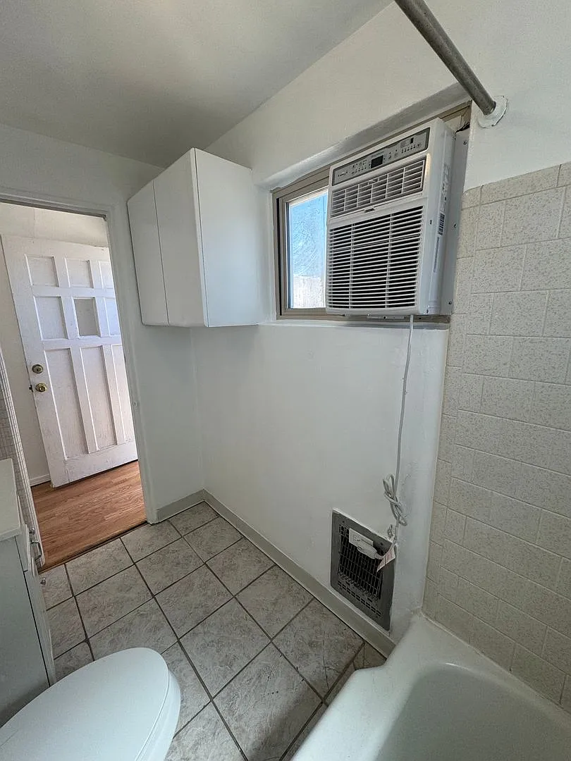 2120 Coal SE — Photo 3