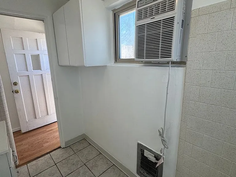 2120 Coal Ave SE — Photo 3