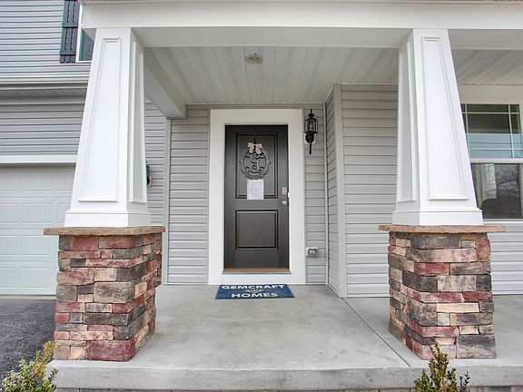 Exterior Front Entry