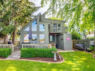 2123 Hampton St, White Lake, MI 48386