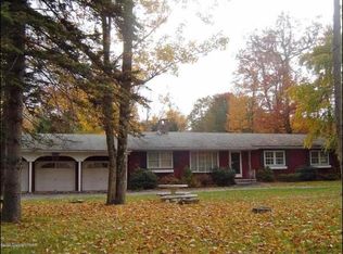 380 Carlton Rd, Mount Pocono, PA 18344