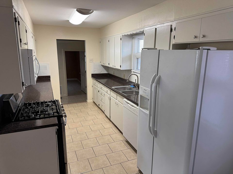 1st image of 2524 University Ave