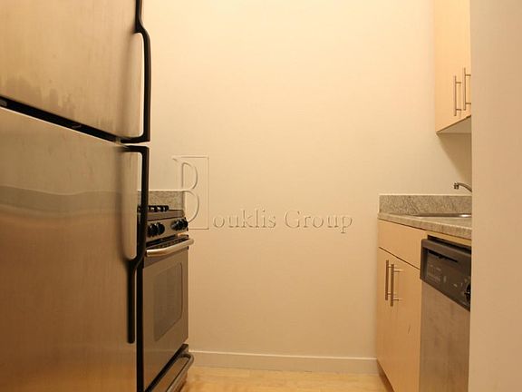 4th image of 90 Washington St APT 11N