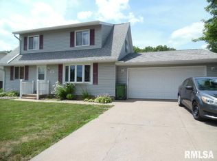 1142 N 10th St, Clinton, IA 52732