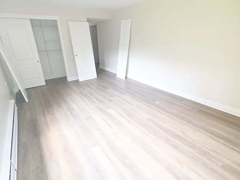 7000 N Ridge Blvd #1 — Photo 6