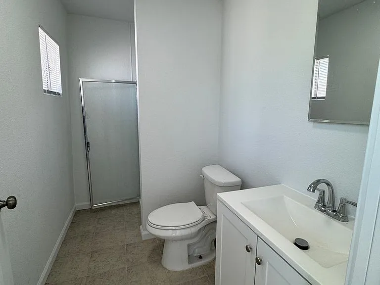 462 Delhi Ave #4 — Photo 3