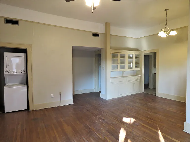 Cromwell Court — Photo 136