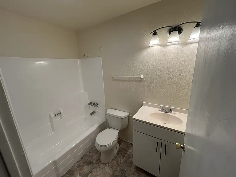 437 Grand Ave #2 — Photo 4