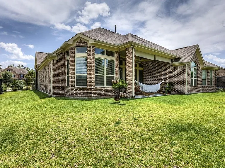 154 W Hullwood Ct — Photo 42