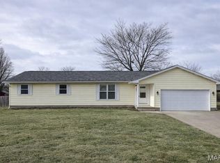 505 Schroeder Dr, Salem, IL 62881