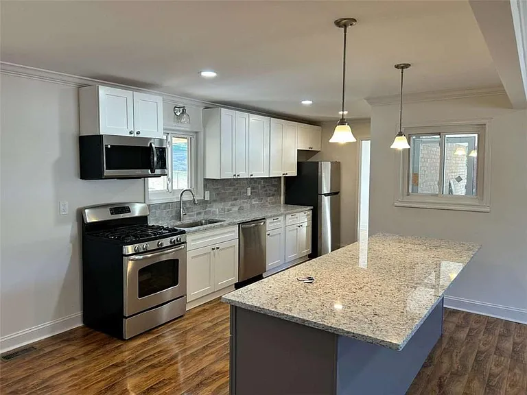 4642 Elmhurst Dr — Photo 9