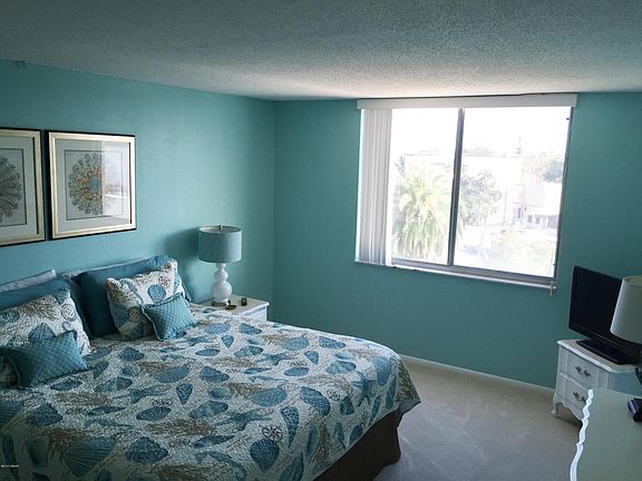 5th image of 925 N Halifax Ave APT 407