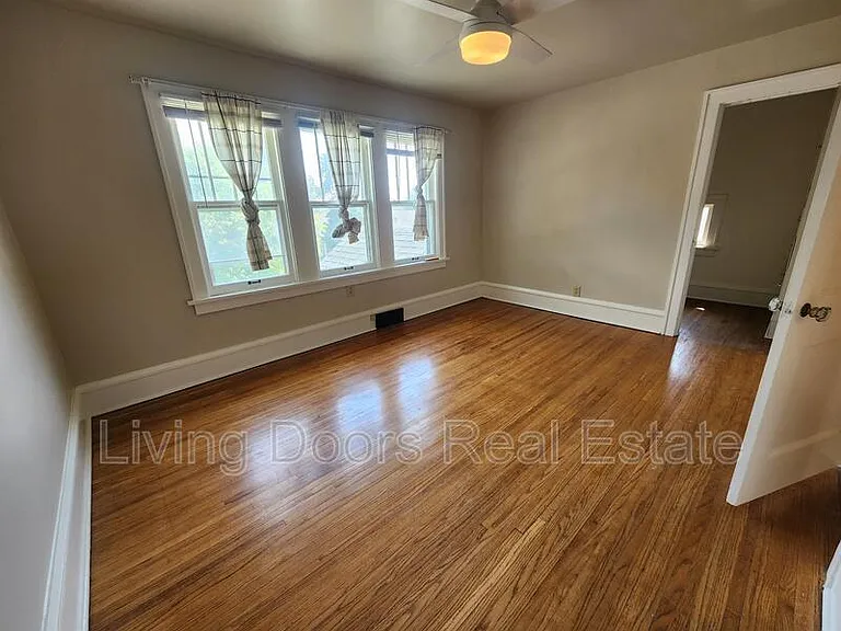 2300 Sewell St — Photo 12