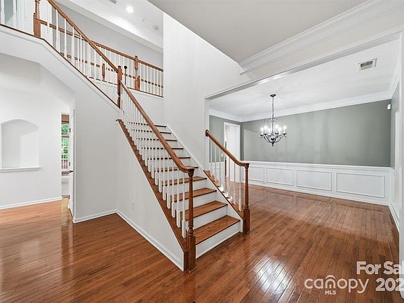 4th image of 109 Braxton Gate Ct