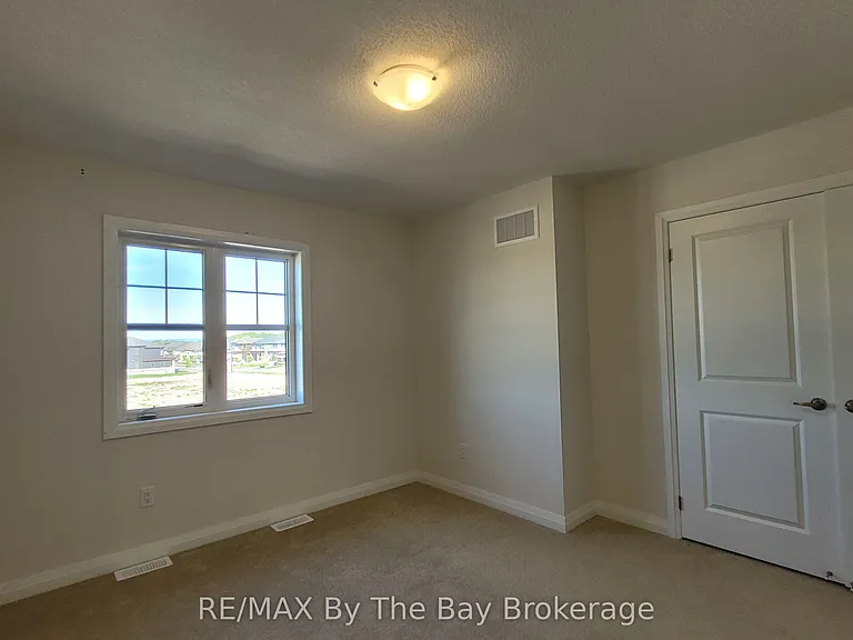 194 Union Blvd — Photo 21