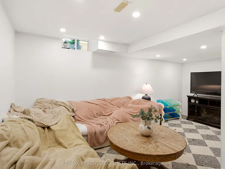 39 Pinewoods Dr #10 — Photo 23
